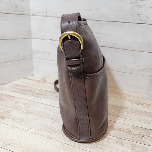 Coach 90s Vintage Bleeker Bucket Bag in brown - Picture 11 of 14